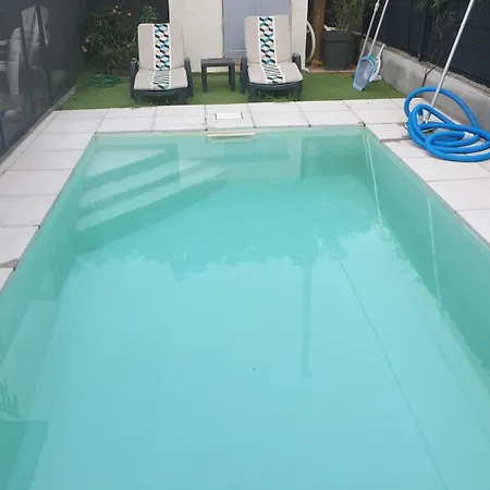 House With Private Pool Сasa de vacaciones Saint-Raphaël