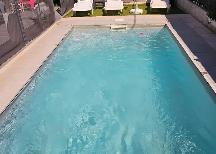 House With Private Pool Ferienhaus Saint-Raphaël